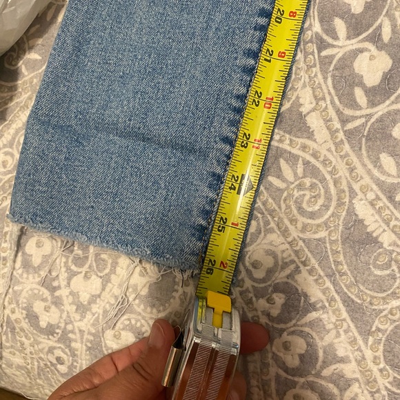 Levi’s Wedgie Straight Cropped Button Fly Distressed Raw Hem Jeans Women’s 25 - Picture 8 of 8